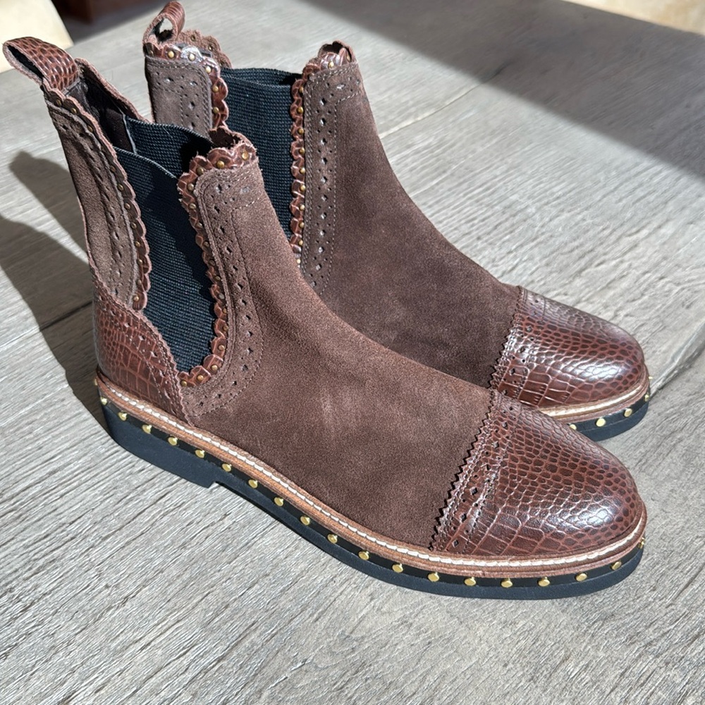 NWOT FREE PEOPLE ATLAS CHELSEA BOOT SUEDE CHOCOLATE BROWN STUDDED
